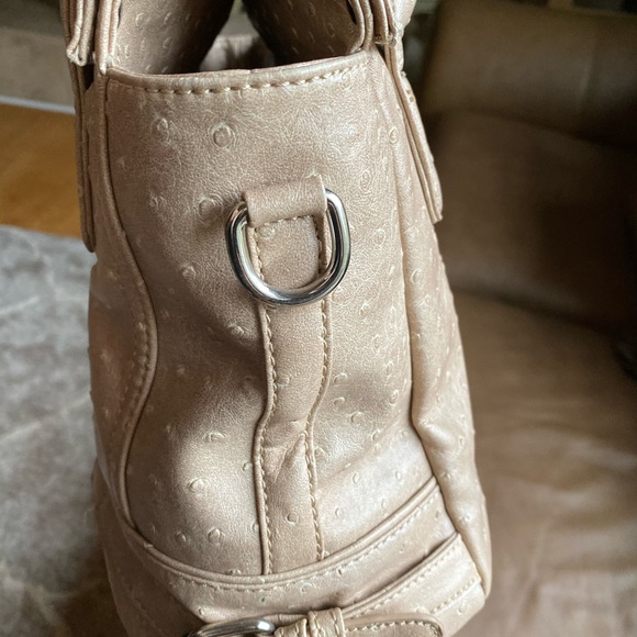 MG Collection - Picture 8 of 8